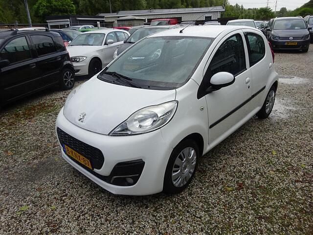 Wit Gebruikt 2013 Peugeot 107 Active Hatchback | € 2.995 (Goede deal) - Afbeelding 1/4