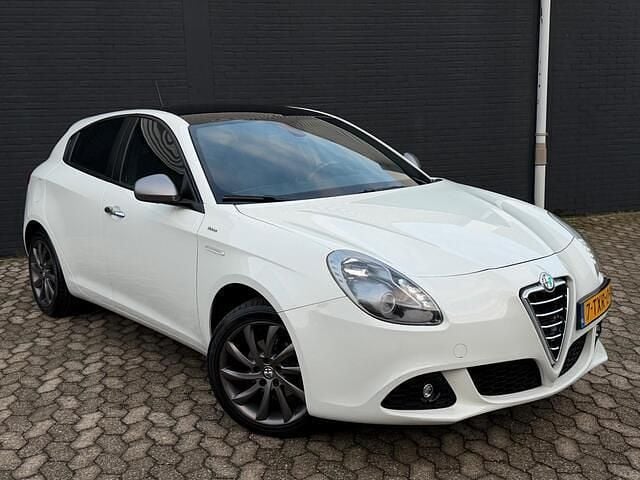 Occasion Alfa Romeo Giulietta Veloce 105 PK (77 kW) 2014 Wit Hatchback