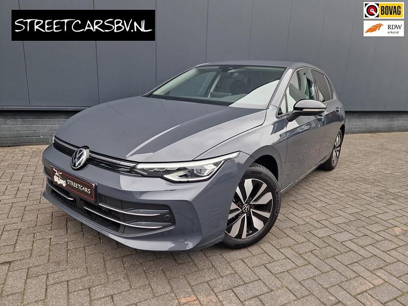 Grijs Gebruikt 2024 VW Golf VIII Edition Hatchback | € 29.950 (Goede deal) - Afbeelding 1/4