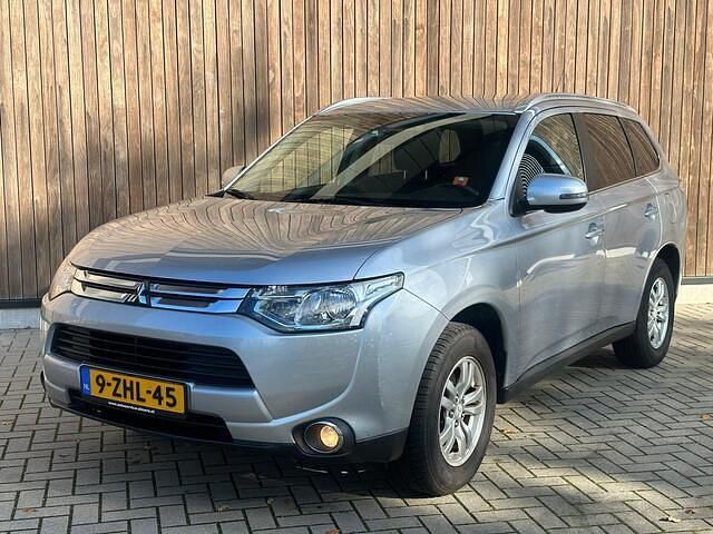 Grijs Gebruikt 2015 Mitsubishi Outlander Edition SUV | € 6.999 (Eerlijke prijs) - Afbeelding 1/4