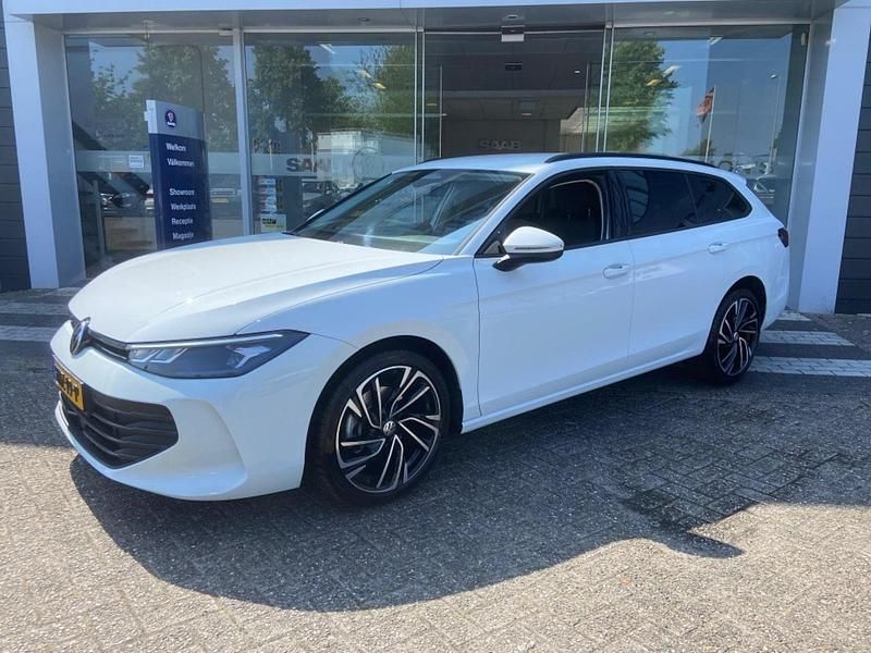 Occasion VW Passat Sportline 150 PK (110 kW) 2024 Wit Stationwagen