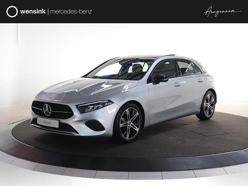 Zilver Nieuw 2025 Mercedes A180 Luxury Hatchback | € 41.502 - Afbeelding 1/4