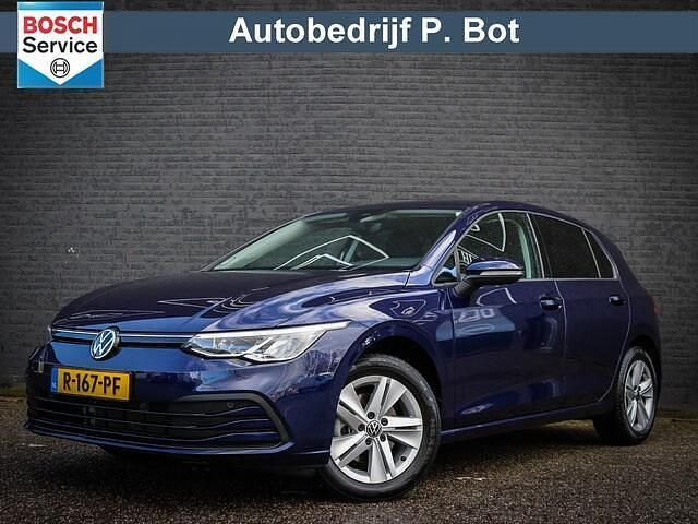 Blauw, metallic lak Occasion 2021 VW Golf VIII Life Hatchback | € 24.950 (Super prijs) - Afbeelding 1/4