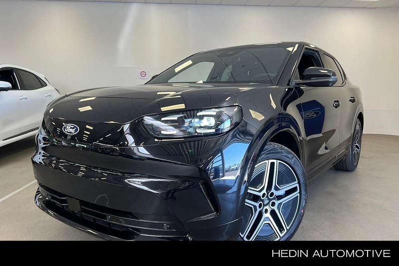 Zwart, metallic lak Nieuw 2025 Ford Capri Extended Range SUV | € 54.200 (Duur) - Afbeelding 1/4