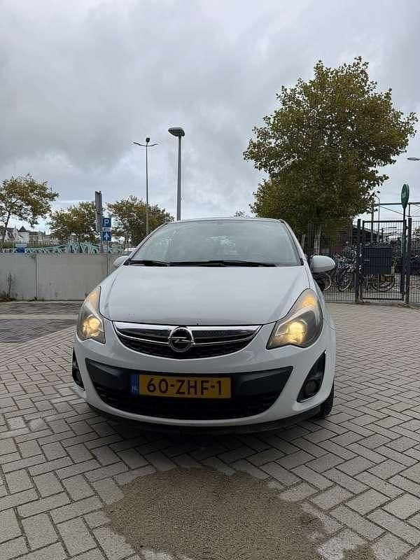 Gebruikt 2012 Opel Corsa Edition Sedan | € 2.000 (Eerlijke prijs) - Afbeelding 1/4