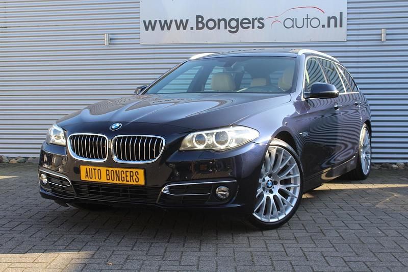 Blauw, metallic lak Gebruikt 2016 BMW 520 Executive Stationwagen | € 22.500 (Duur) - Afbeelding 1/4