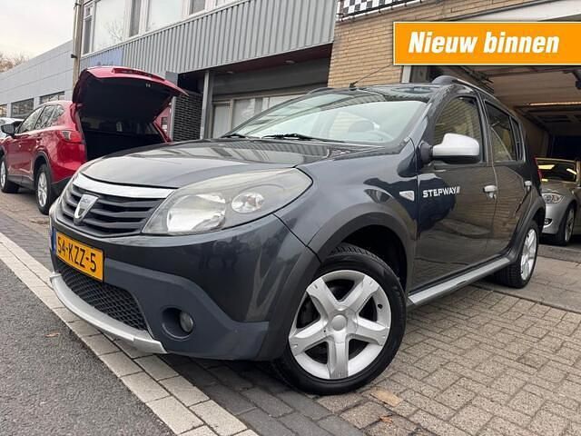 Grijs Occasion 2010 Dacia Sandero Stepway Hatchback | € 2.895 (Eerlijke prijs) - Afbeelding 1/4