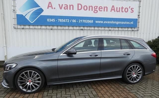 Grijs Gebruikt 2018 Mercedes C180 AMG Stationwagen | € 23.995 (Eerlijke prijs) - Afbeelding 1/4