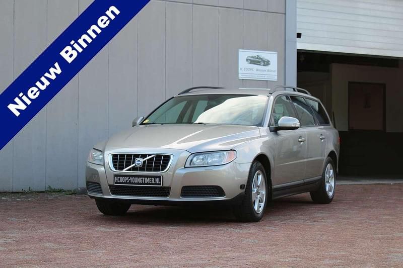 Bruin Gebruikt 2008 Volvo V70 Kinetic Stationwagen | € 7.950 (Iets duurder) - Afbeelding 1/4
