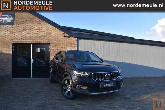 Zwart, metallic lak Gebruikt 2019 Volvo XC40 Inscription SUV | € 17.750 (Duur) - Afbeelding 1/4