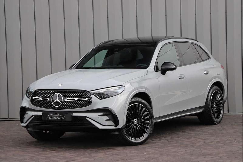 Grijs Gebruikt 2025 Mercedes GLC400d AMG SUV | € 92.500 - Afbeelding 1/4