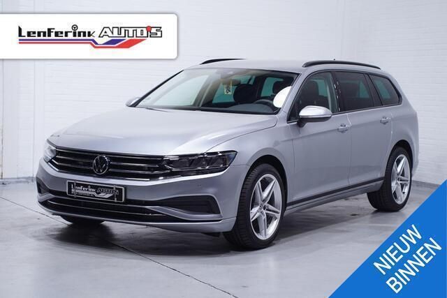 Grijs Gebruikt 2023 VW Passat Conceptline Stationwagen | € 34.400 (Goede deal) - Afbeelding 1/4