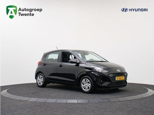 Zwart Gebruikt 2024 Hyundai i10 Comfort Hatchback | € 19.900 (Eerlijke prijs) - Afbeelding 1/4