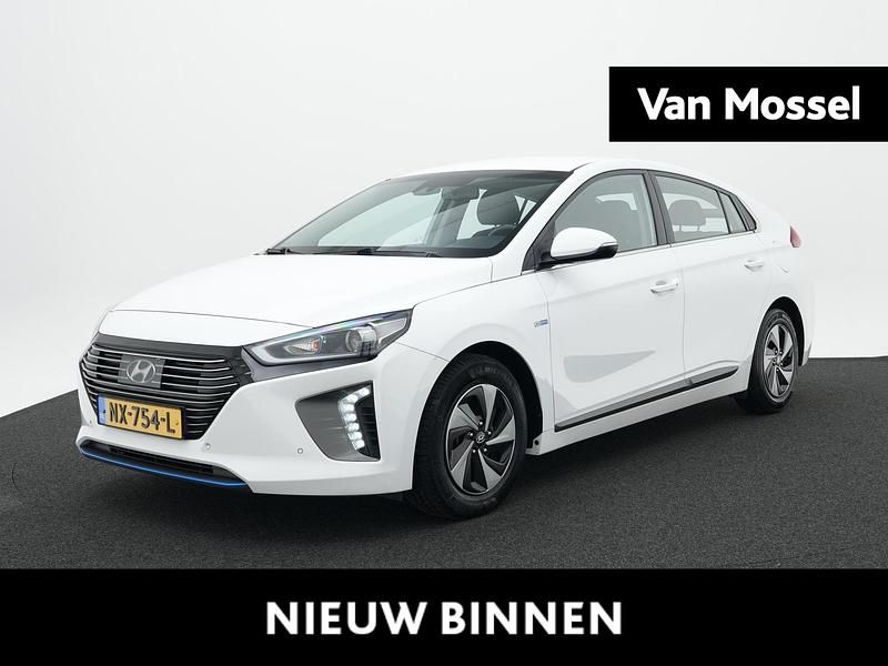 Wit Occasion 2017 Hyundai Ioniq Comfort Hatchback | € 12.940 (Goede deal) - Afbeelding 1/4