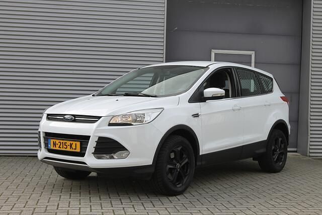 Wit Gebruikt 2016 Ford Kuga Trend SUV | € 12.999 (Eerlijke prijs) - Afbeelding 1/4