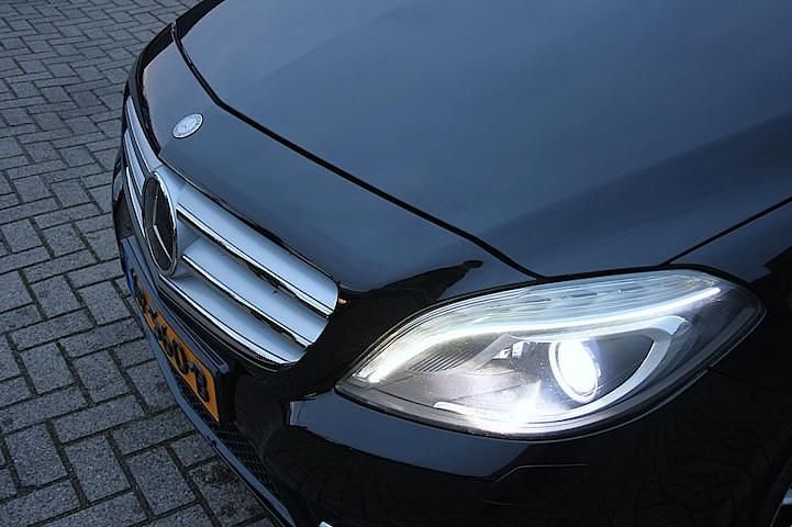 Occasion Mercedes B180 Ambition 122 PK (89 kW) 2012 Zwart MPV