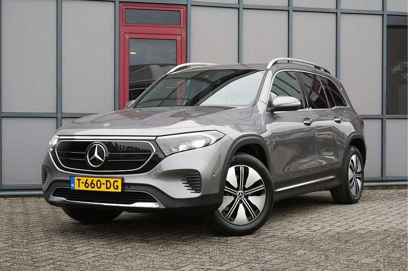 Grijs Gebruikt 2023 Mercedes EQB250 Business SUV | € 34.400 (Eerlijke prijs) - Afbeelding 1/4