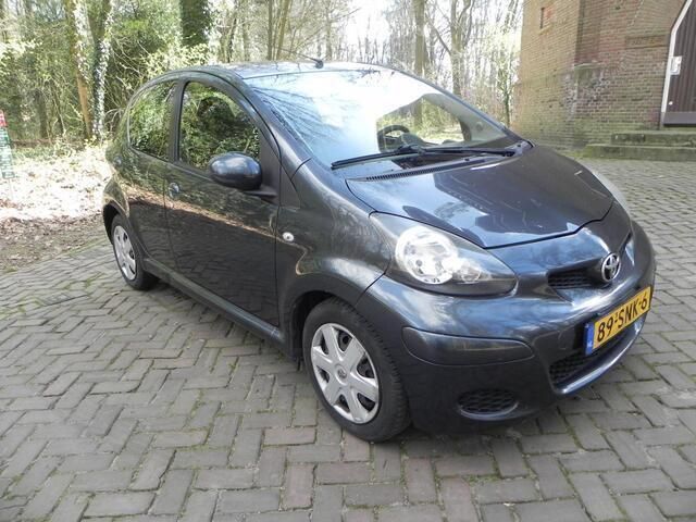 Occasion Toyota Aygo Comfort 68 PK (50 kW) 2011 Grijs Hatchback