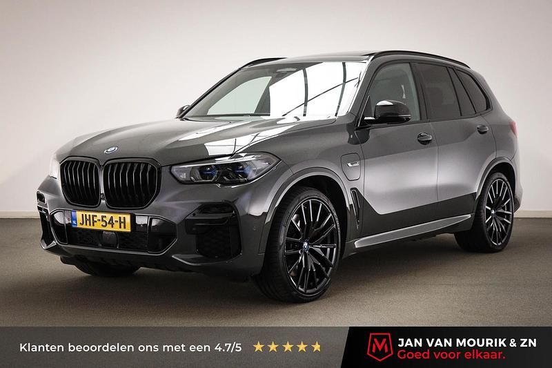 Grijs Occasion 2022 BMW X5 Executive SUV | € 65.695 (Iets duurder) - Afbeelding 1/4