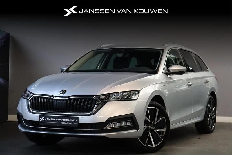 Grijs Gebruikt 2021 Skoda Octavia Business Line Stationwagen | € 24.795 - Afbeelding 1/4