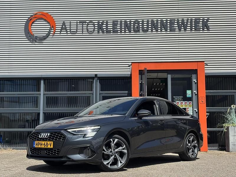 Grijs Gebruikt 2022 Audi A3 Edition .1 Sedan | € 24.000 (Goede deal) - Afbeelding 1/4