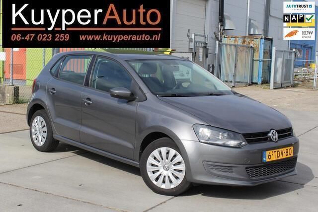 Grijs, metallic lak Gebruikt 2014 VW Polo Edition Hatchback | € 6.250 (Goede deal) - Afbeelding 1/4