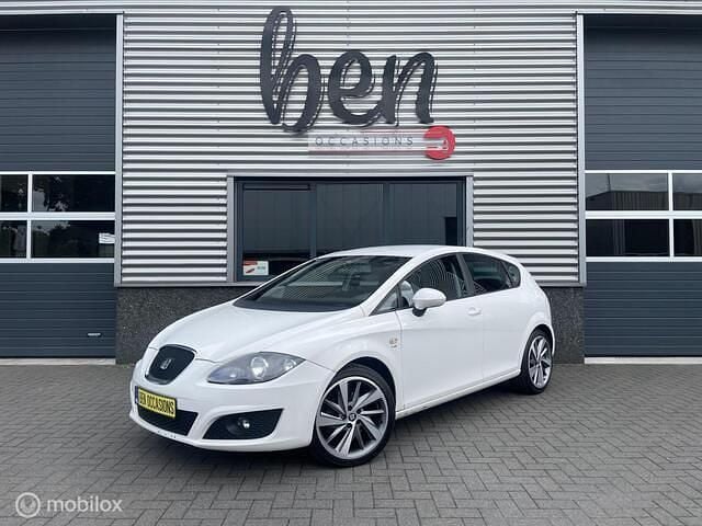 Wit Gebruikt 2010 Seat Leon Sport Hatchback | € 3.950 (Eerlijke prijs) - Afbeelding 1/4
