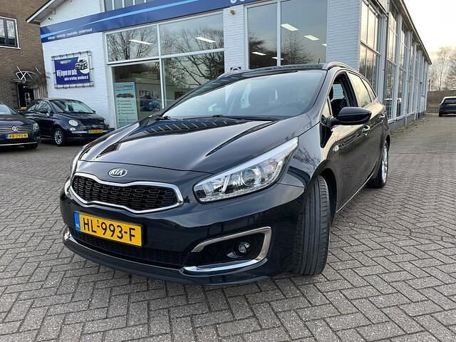 Zwart (metallic) Occasion 2015 Kia Ceed Sportswagon First Edition Stationwagen | € 11.950 (Eerlijke prijs) - Afbeelding 1/4