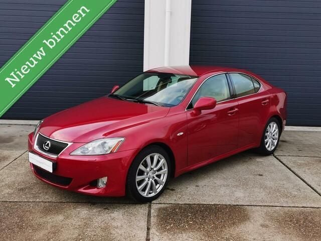 Rood Occasion 2006 Lexus IS250 Executive Line Sedan | € 12.950 - Afbeelding 1/4