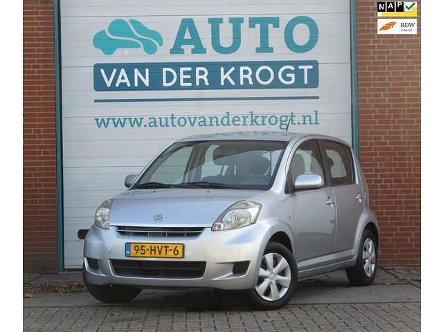 Grijs Gebruikt 2009 Daihatsu Sirion Hatchback | € 3.895 (Duur) - Afbeelding 1/4