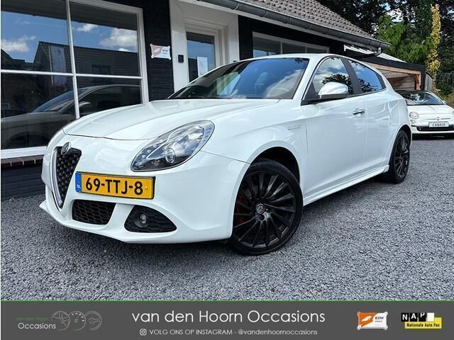 Wit Gebruikt 2010 Alfa Romeo Giulietta Hatchback | € 6.999 (Eerlijke prijs) - Afbeelding 1/3