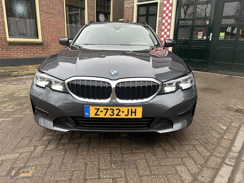 Occasion BMW 318 Efficient Dynamics 157 PK (115 kW) 2022 Grijs Stationwagen