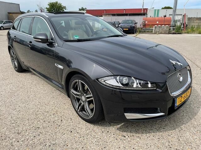 Grijs, metallic lak Gebruikt 2013 Jaguar XF Sportbrake Stationwagen | € 8.950 - Afbeelding 1/4