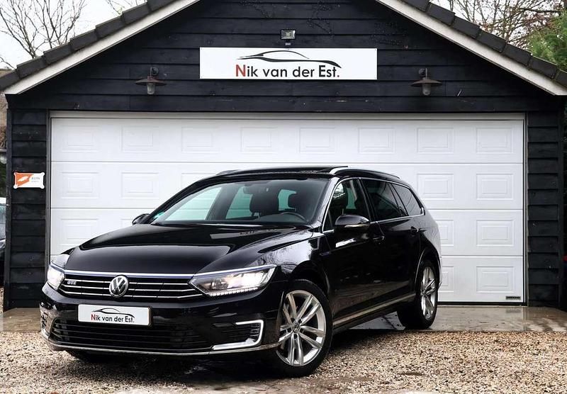 Zwart Occasion 2015 VW Passat Highline Stationwagen | € 13.950 (Eerlijke prijs) - Afbeelding 1/4