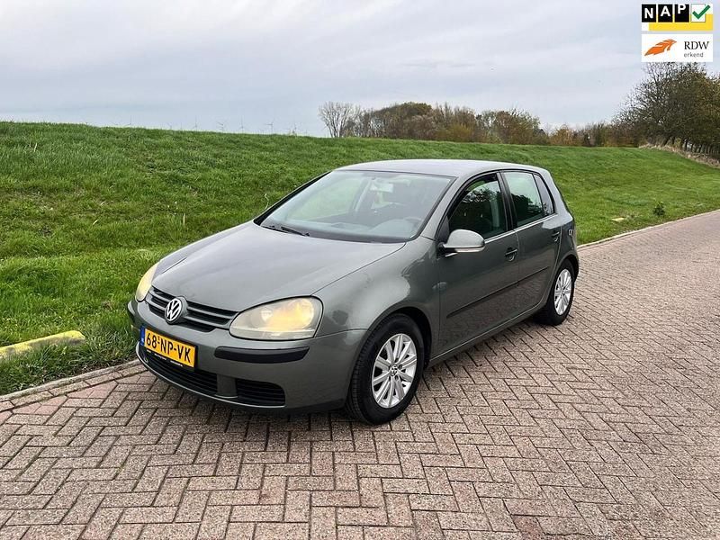 Groen Gebruikt 2004 VW Golf IV Trendline Hatchback | € 1.750 (Eerlijke prijs) - Afbeelding 1/4