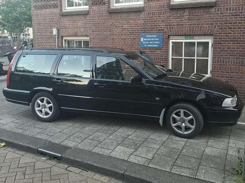 Zwart Gebruikt 1998 Volvo V70 Stationwagen | € 1.750 - Afbeelding 1/4