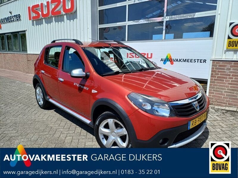Rood Gebruikt 2012 Dacia Sandero Stepway Hatchback | € 6.249 (Iets duurder) - Afbeelding 1/4