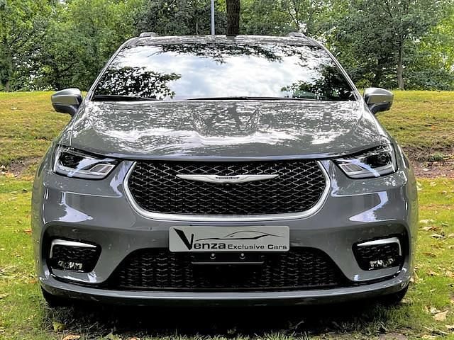 Nieuw Chrysler Voyager 2025 Grijs (parellak) MPV