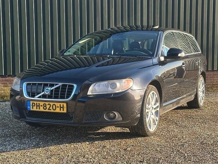 Zwart (metallic) Gebruikt 2008 Volvo V70 Summum Stationwagen | € 10.950 (Goede deal) - Afbeelding 1/4