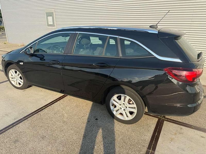 Zwart Gebruikt 2019 Opel Astra Business Stationwagen | € 7.349 (Goede deal) - Afbeelding 1/4