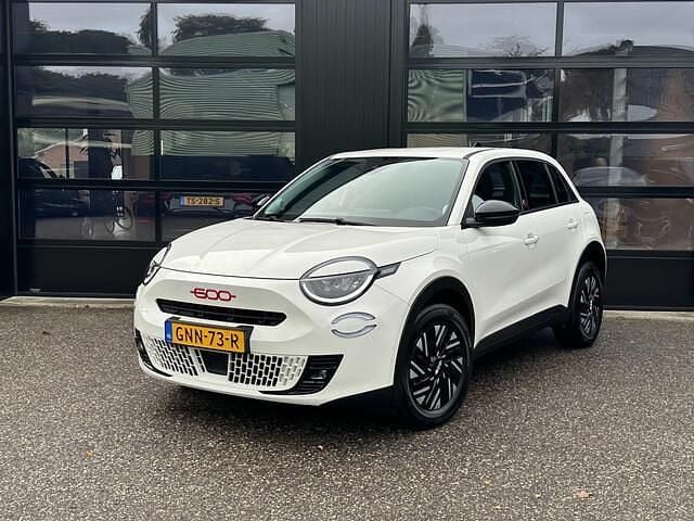 Wit Gebruikt 2024 Fiat 600E Red SUV | € 23.999 (Super prijs) - Afbeelding 1/4
