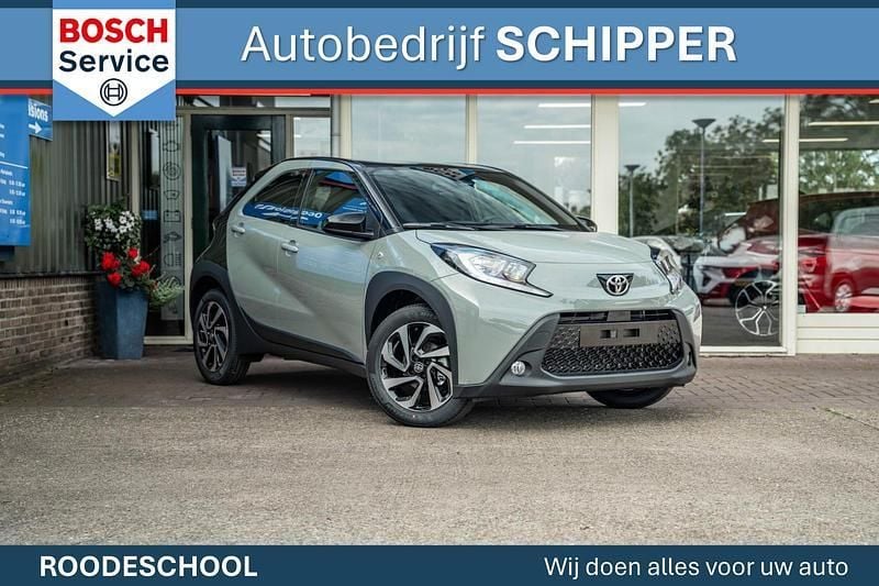 Groen Nieuw 2025 Toyota Aygo Pulse Hatchback | € 24.950 (Eerlijke prijs) - Afbeelding 1/4