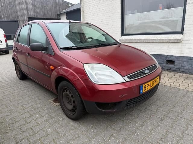 Occasion Ford Fiesta Ambiente 80 PK (58 kW) 2002 Rood (metallic) Hatchback