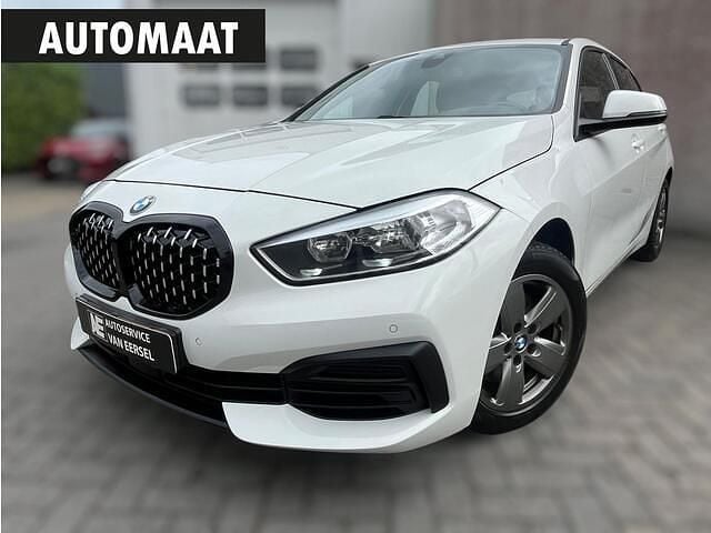 Wit Occasion 2019 BMW 118 Executive Hatchback | € 19.950 (Goede deal) - Afbeelding 1/4