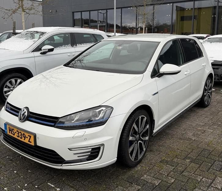 Occasion 2015 VW e-Golf GTE Hatchback | € 10.750 (Super prijs) - Afbeelding 1/4