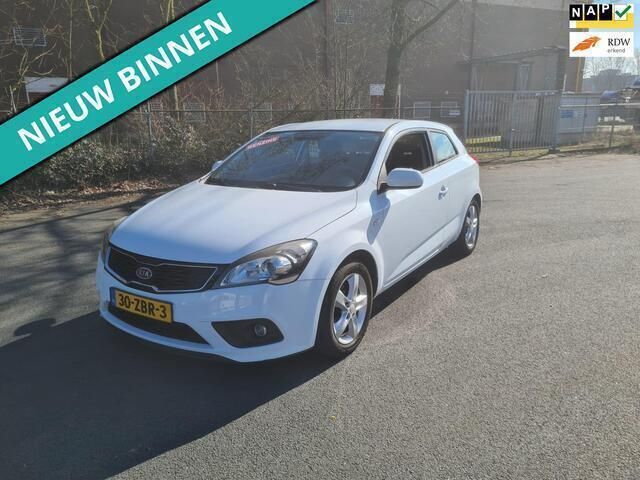 Wit, metallic lak Gebruikt 2012 Kia ProCeed Plus Hatchback | € 3.499 (Goede deal) - Afbeelding 1/4