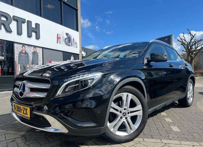 Zwart Gebruikt 2015 Mercedes GLA180 Ambition SUV | € 11.500 (Super prijs) - Afbeelding 1/4