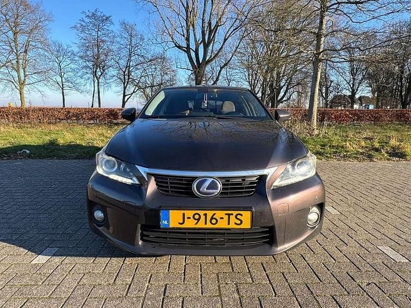 Bruin Gebruikt 2012 Lexus CT200h Sport Line Hatchback | € 11.000 (Goede deal) - Afbeelding 1/4