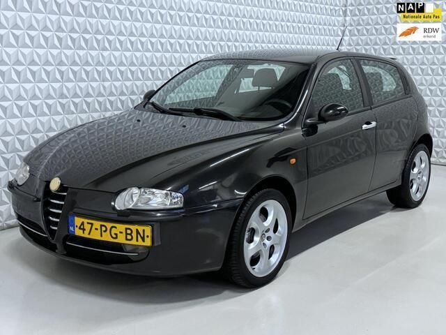 Zwart Gebruikt 2004 Alfa Romeo 147 Impression Hatchback | € 999 (Eerlijke prijs) - Afbeelding 1/4
