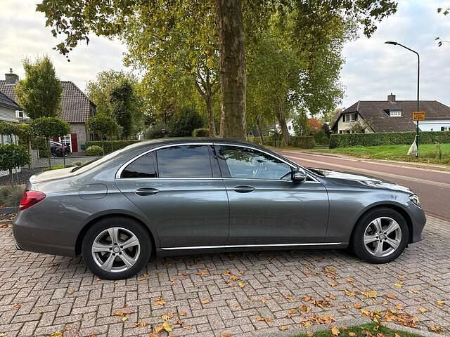 Grijs (metallic) Occasion 2016 Mercedes E200 Ambition Sedan | € 21.500 (Super prijs) - Afbeelding 1/4